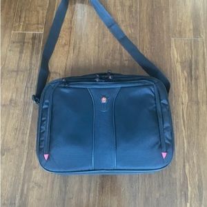 Swiss Army WENGER 17" Laptop Slimcase - Black. Excellent conditions.